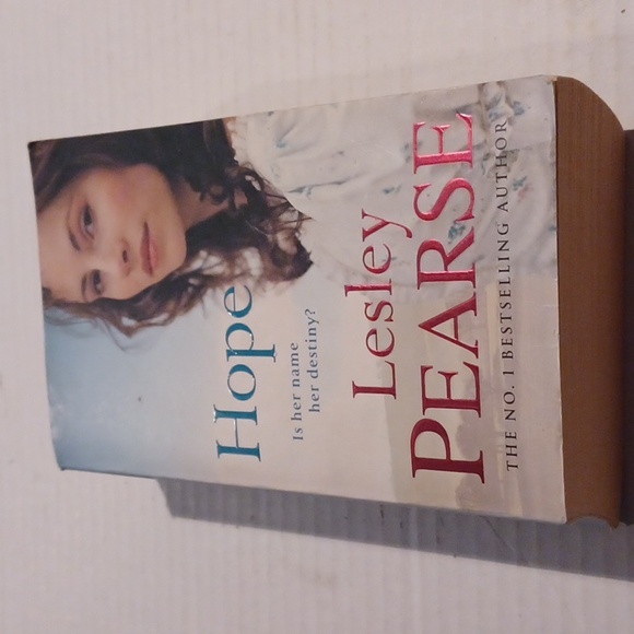 $4 Add-on "Hope" by Lesley Pearse - Paperback Novel - Picture 1 of 8